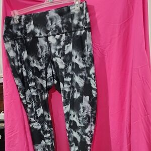 Old Navy Black and White Patterned Leggings